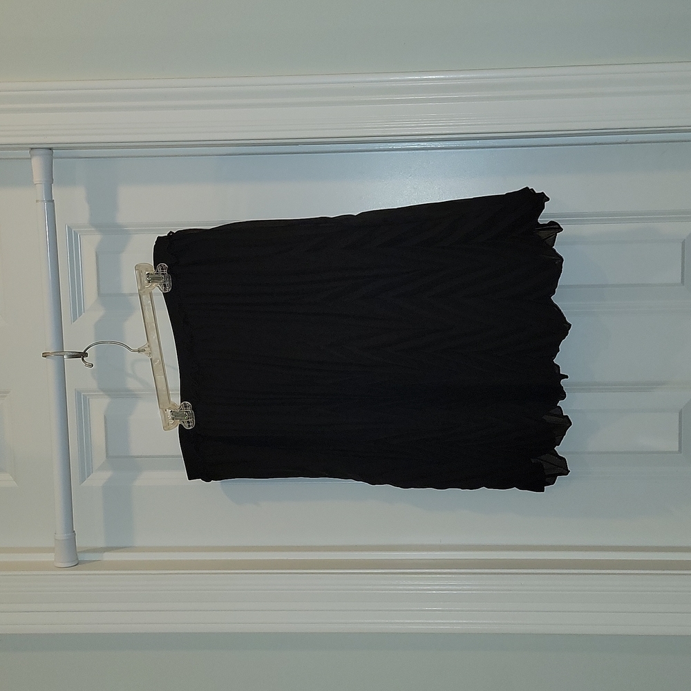 MSSP knee length shirt, pleated detail.  Size Large